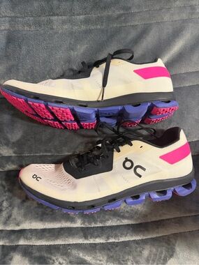 On Running Women's Cloudtec Trainers in White, Pink & Purple men 8 - women’s 9.5